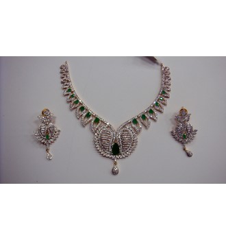 STUDDED DIAMOND AND EMRALD STUDDED NECKLACE 
