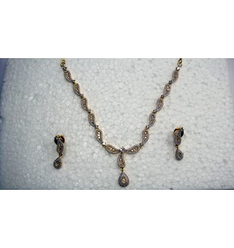 TWO TONE STUDDED NECKLACE